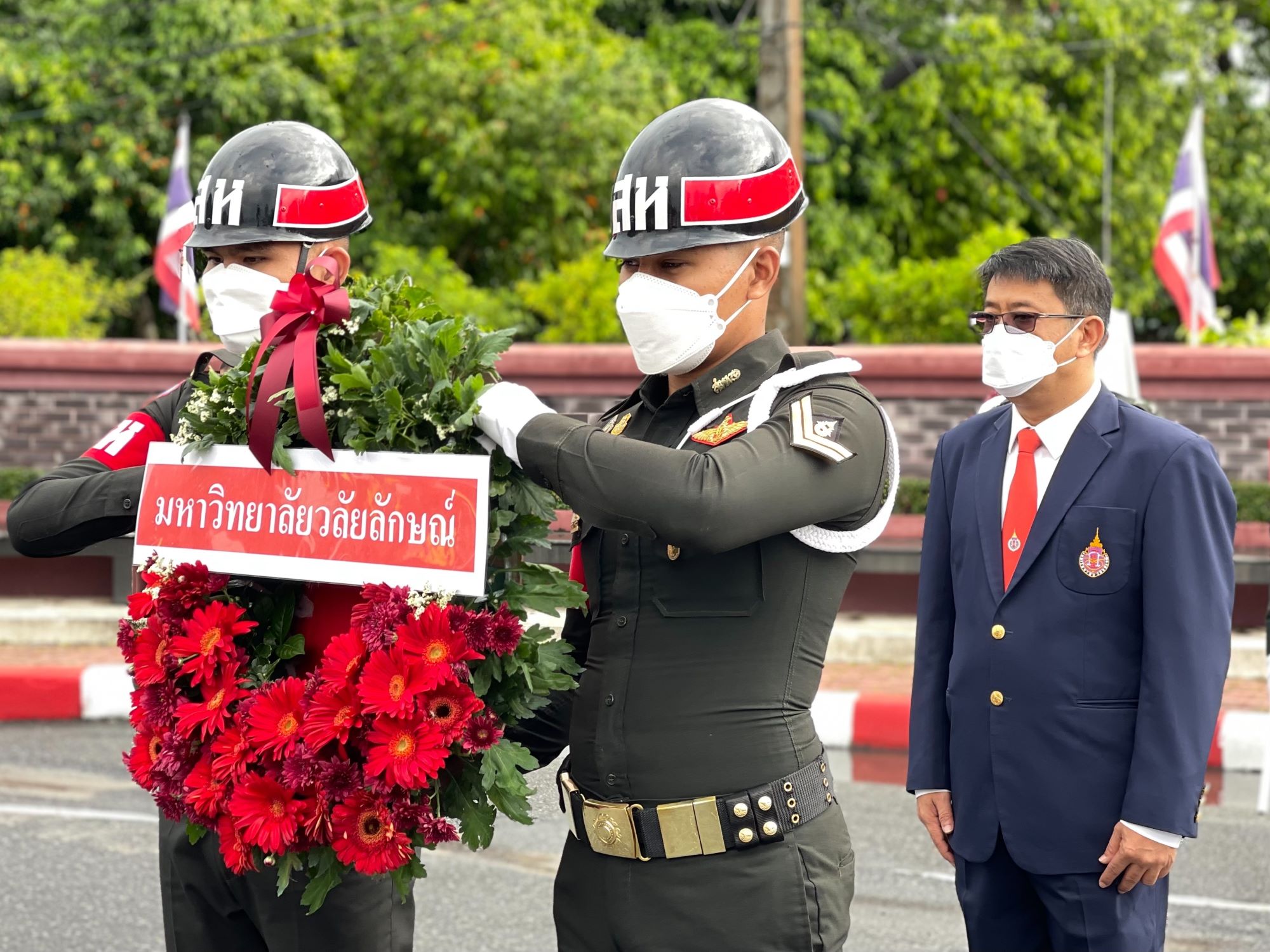a wreath-laying ceremony to honor the bravery of the veterans