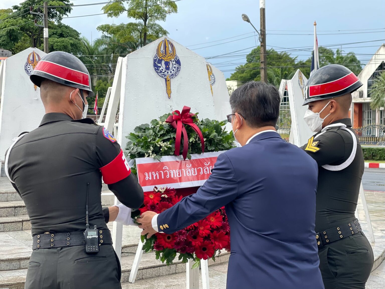  a wreath-laying ceremony to honor the bravery of the veterans 