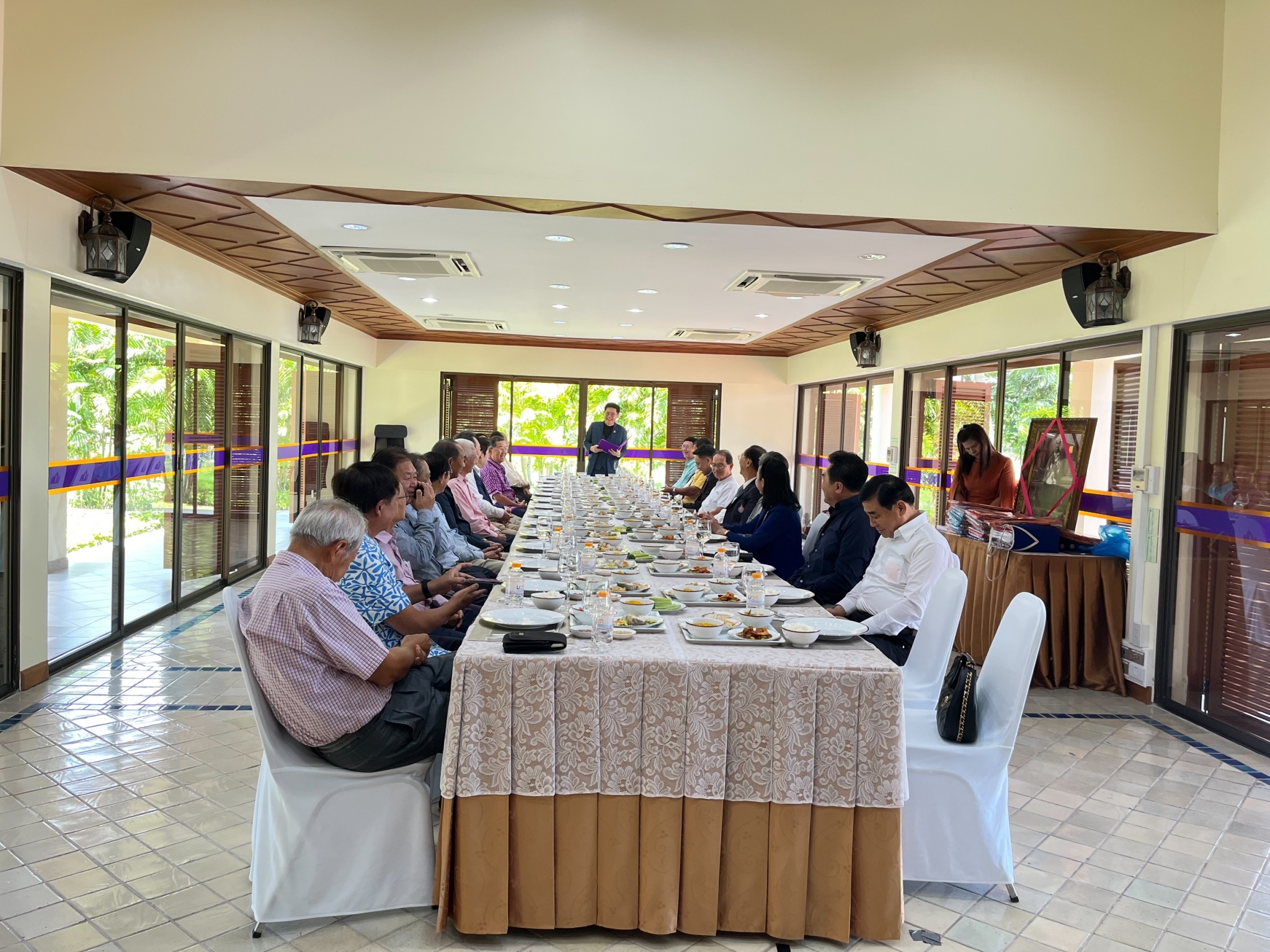 รับรองแขก