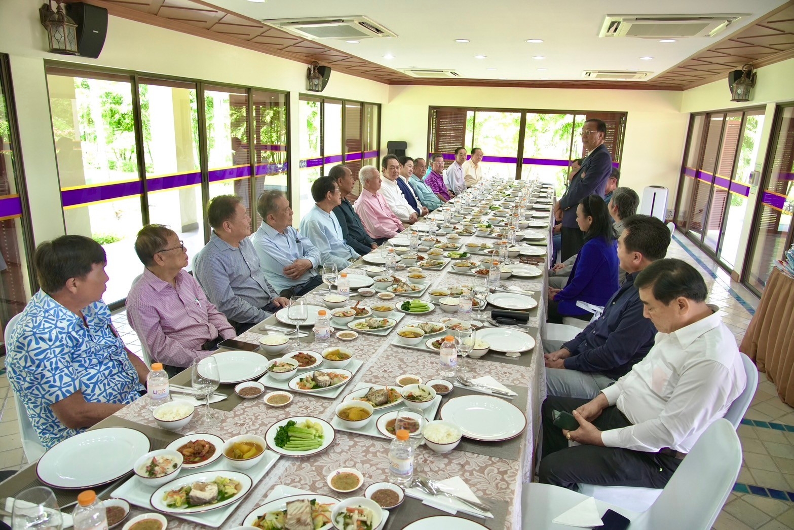 รับรองแขก