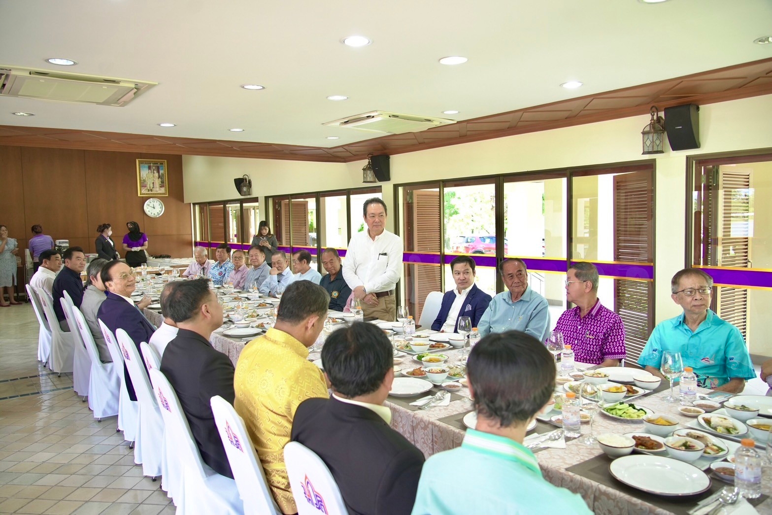 รับรองแขก